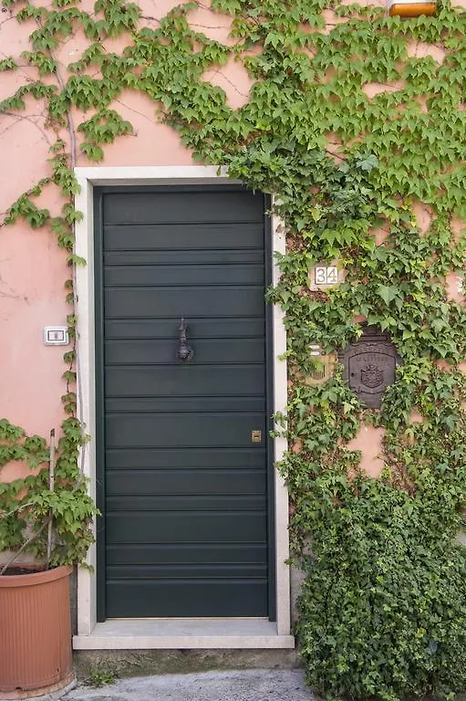 Vita Lumiere Villa Castelnuovo Magra Italy